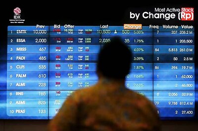 Shanghai stocks open down 6.41% after global shares slump