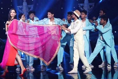 Deepika Padukone Recreates Famous Hand Wave Scene from Om Shanti Om on Dance Plus