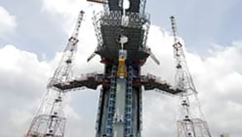 Indian spacecraft will try to unravel moon's origin