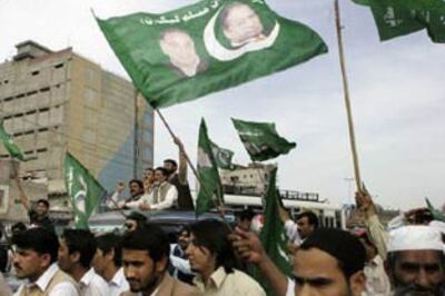 Pak braces for lawyers' march, bans rallies