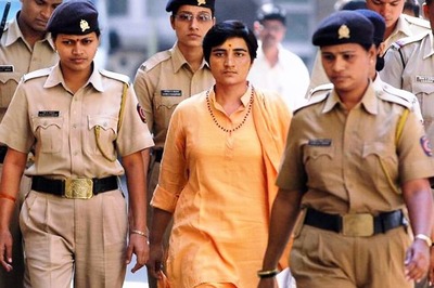 Pragya Thakur Gets EC Notice for Campaigning in Temple During 72-hour Ban, Denies Charge