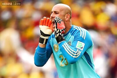 Bayern's backup goalkeeper Reina returns to Napoli