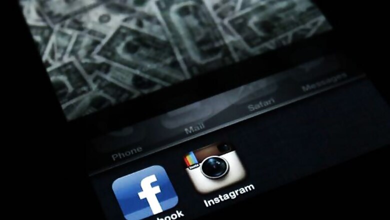 Facebook closes its purchase of Instagram