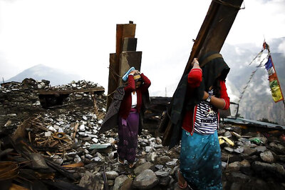 Nepal earthquake toll reaches 8,635, over 300 missing
