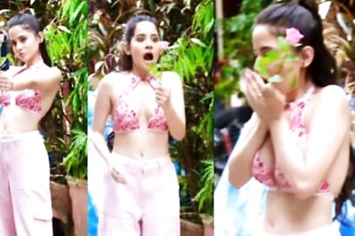 Video: What Happened When Urfi Javed Tried Clicking A Selfie With A Rose