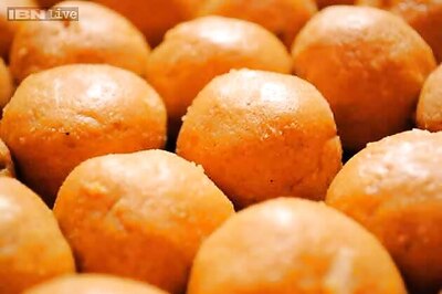 Expecting big win, Maharashtra BJP prepares 40,000 ladoos, giant cake