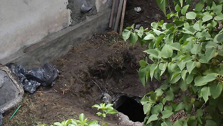 Senior Delhi Citizen Attempts to Rescue Septic Tank Cleaners in His Building, All Die