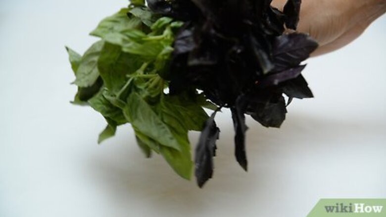 How to Dry Basil in the Oven