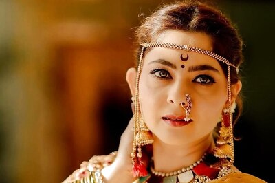 Actress Sonalee Kulkarni Slays Traditional Marathi Bride Look, See Pics