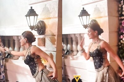 Kriti Sanon Blows Kisses To Fans As She Arrives For Ektaa Kapoor's Diwali Bash; Watch Video