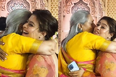 Kajol in Shock as Jaya Bachchan Kisses Her, Fans Notice Her in Her Happiest Form | Watch Viral Video