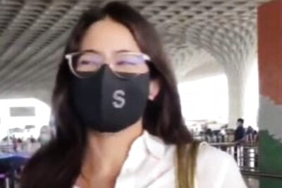 ‘Who Are You?’ Man Asks Sara Ali Khan in Airport Queue; See Her Reply