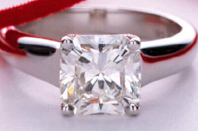 Cabbie finds diamond rings, returns them