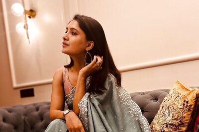 Tamil Actress Vani Bhojan Looks Stunning In Grey Silk Saree, See Pics