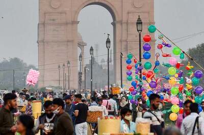 Govt Attributes Festivals, Laxity in Adhering to Protocol Behind Surge in Covid-19 Cases in Delhi