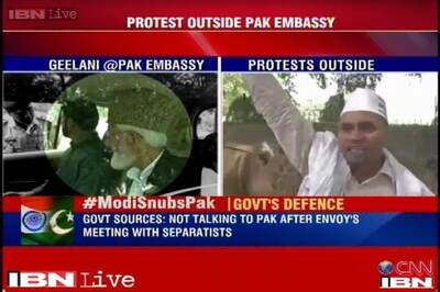 Separatists continue meetings with Pakistan envoy, say Modi shouldn't have called off talks