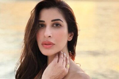 Sophie Choudry Flaunts Her Hot Beach Bod on Maldives Vacation