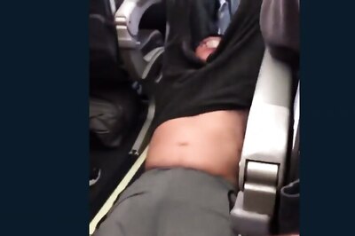 United Airlines Apologises for Bloody Bumping, Promises Review