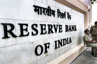 RBI leaves rates unchanged, warns of inflationary risks