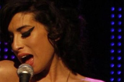 Winehouse sues mom-in-law for selling love letter