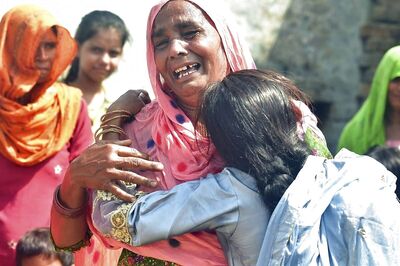 Cong Slams Yogi Govt Over Aligarh Hooch Tragedy, Demands Excise Minister's Resignation