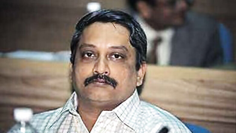 While commenting on red tape, Parrikar wades into controversy