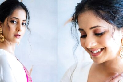 Sayali Sanjeev Makes Head Turns in Pink Saree