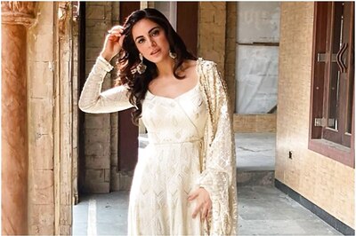 Shraddha Arya Turns Stylist for On-screen Avatar in 'Kundali Bhagya'