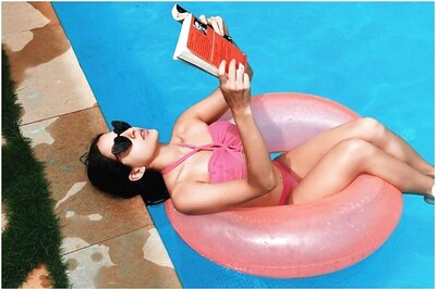 Sara Ali Khan Looks Stunning in Her 'Gulab in Gulabi on Gulabo' Moment in the Pool