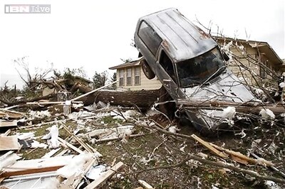 Tornadoes strike central, southern US, 12 dead
