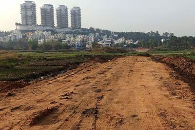 Bengaluru Civic Body Starts Removing Mud Dumped in Hosakerehalli Lake as Citizens Oppose Construction of Road