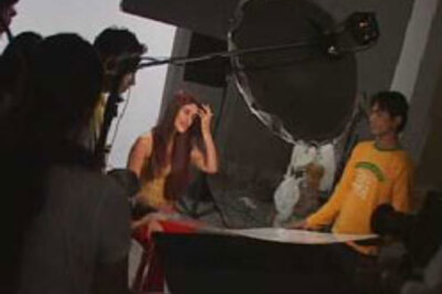 All eyes on Ajay-Kareena love scene