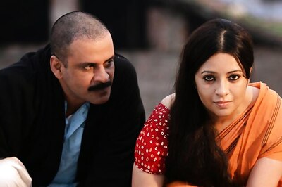 2012: B'wood goes for films based on real events