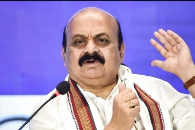 Ex-K'taka CM Bommai Slams Siddaramaiah Govt for Not Rolling Out Cong Poll Guarantees on First Day