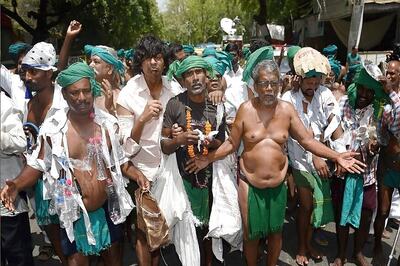 TN CM K Palaniswami Meets the Protesting Farmers at Jantar Mantar