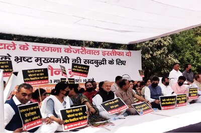 BJP Demands Delhi CM’s Resignation Over Liquor Scam, Leaders Stage Sit-in at Rajghat