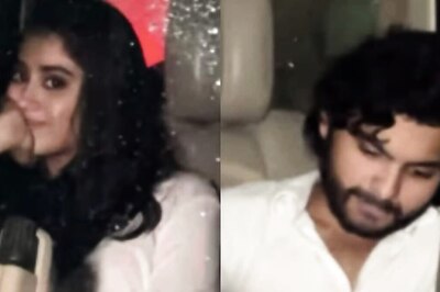 Janhvi Kapoor and Rumoured BF Shikhar Pahariya Twin In White As They Visit Arjun Kapoor's House; Watch