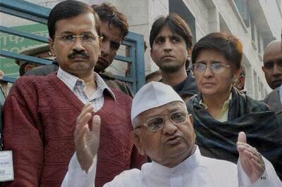 Anna to reach Delhi today, team gears up for fast