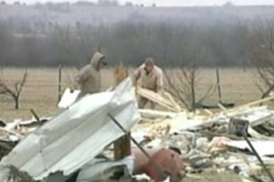Tornado hits southern US, 14 dead
