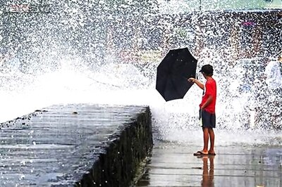 Tourists back to paradise as Hawaii area struggles