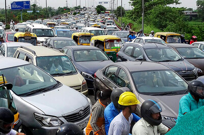 Noida Traffic Brought to Standstill as Mentally-challenged Man Climbs Street Light Pole
