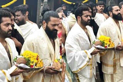Jr NTR and Rishab Shetty Twin in Vesti, Offer Prayers at Kolluru Shri Mookambika Devi Temple; Watch