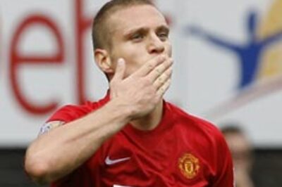 Vidic seals victory for Man United at Everton