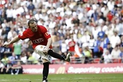 Rooney on fire as Manchester hammer West Ham