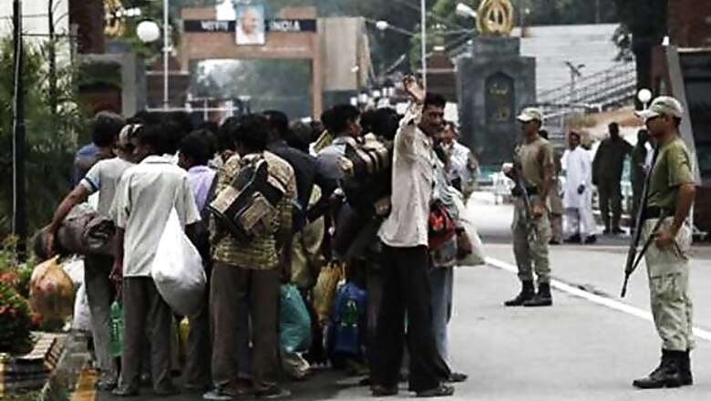 Pakistan releases Indian prisoners as it strives to improve ties