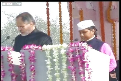 AAP minister Rakhi attacked by unknown persons in her constituency