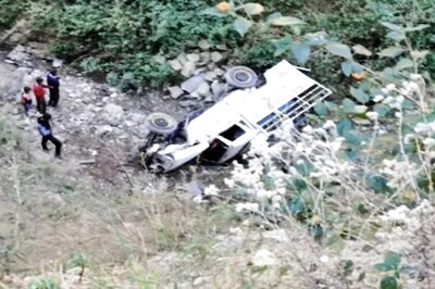 2 Killed, 25 Injured as Pickup Car Carrying Them Falls Into Ditch in Himachal's Chamba
