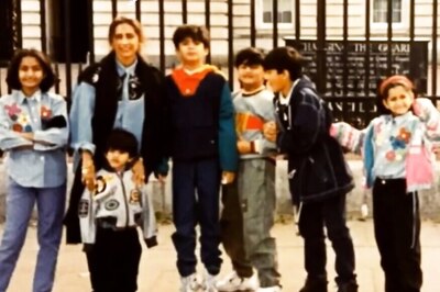 Pic of Arjun, Sonam Kapoor and Cousins Posing Together In front of Buckingham Palace is Unmissable
