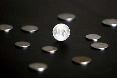 Rupee fails to maintain initial gains against dollar