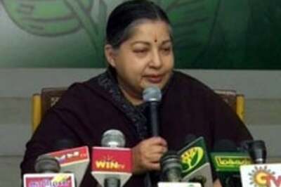 Amma goes to UP for 'friend' Mulayam